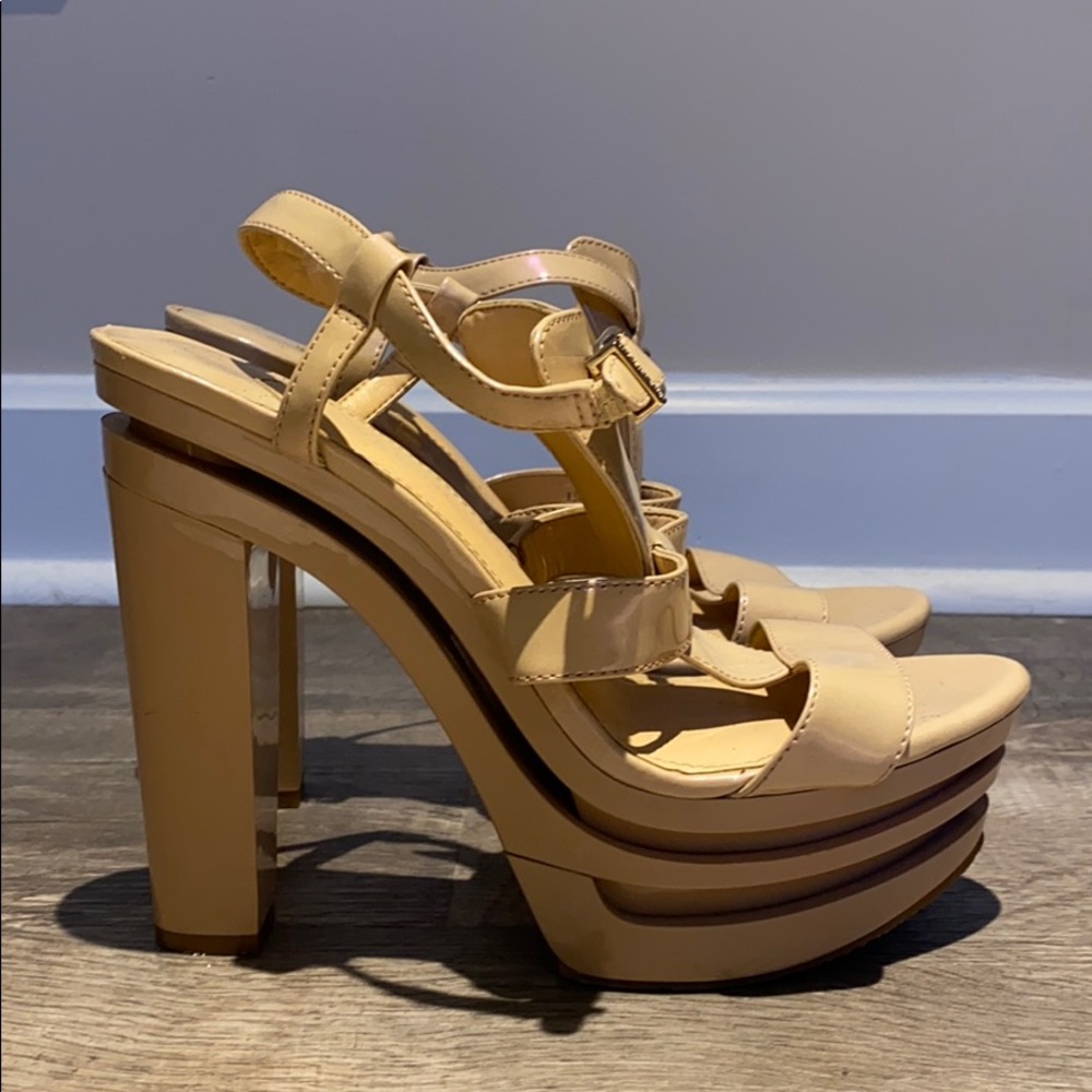 Gianna Bini platform nude heel